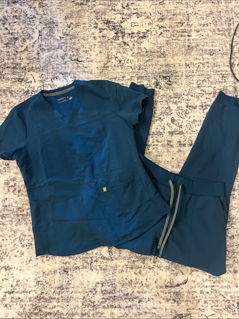 Fabletics scrub set